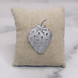 Vintage Sarah Coventry strawberry brooch